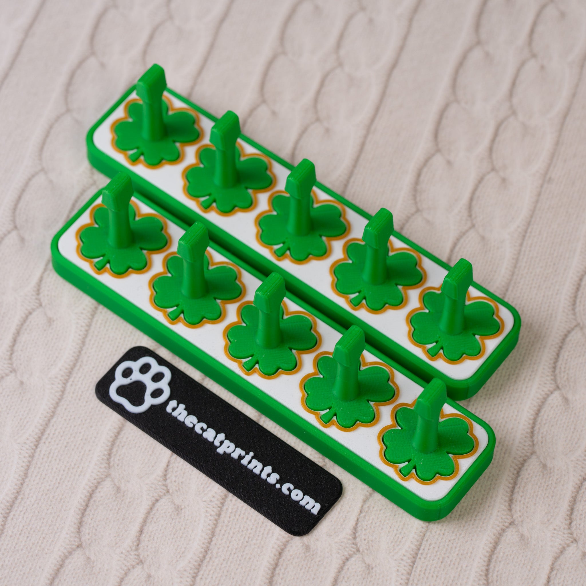 Clovers magnetic stands for press-on nails!