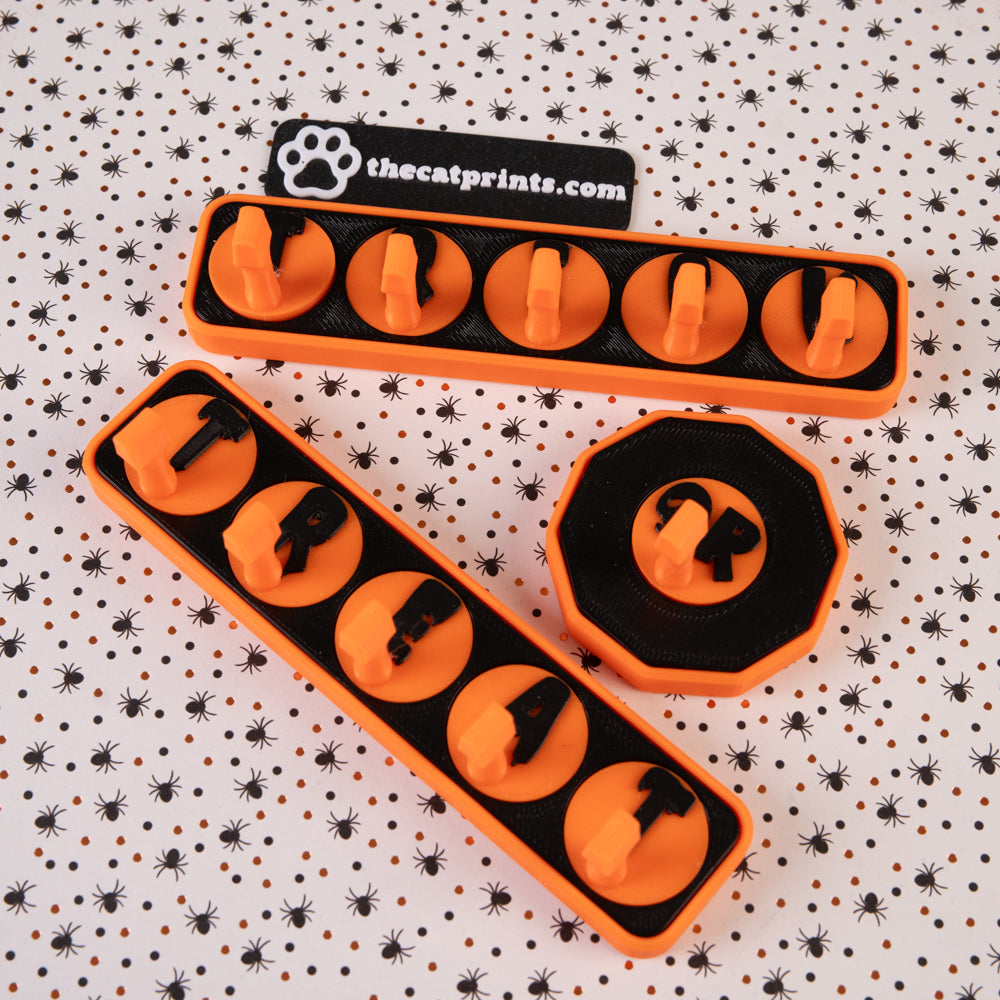 TRICK OR TREAT magnetic stands for press-on nails!