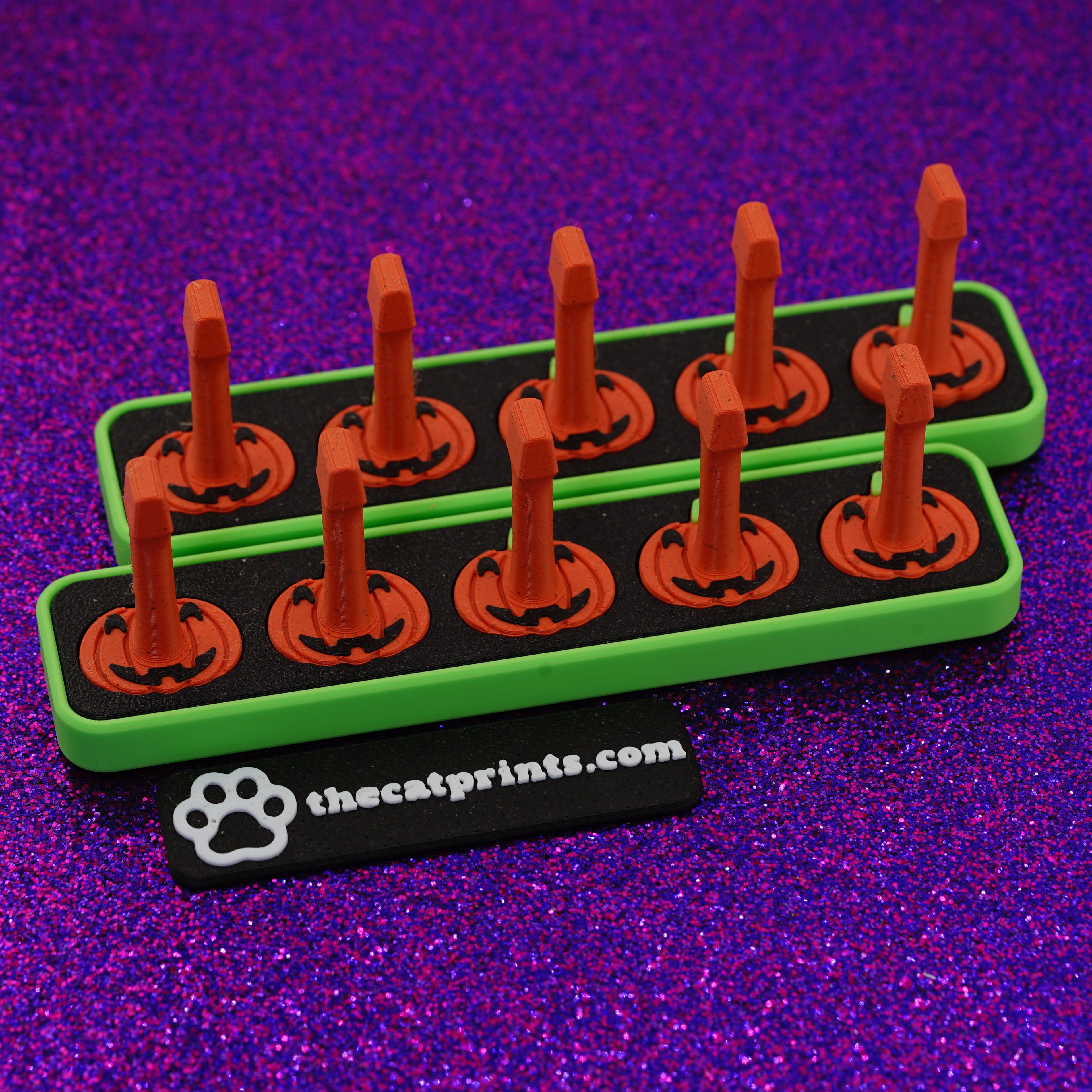 Pumpkins magnetic stands for press-on nails!