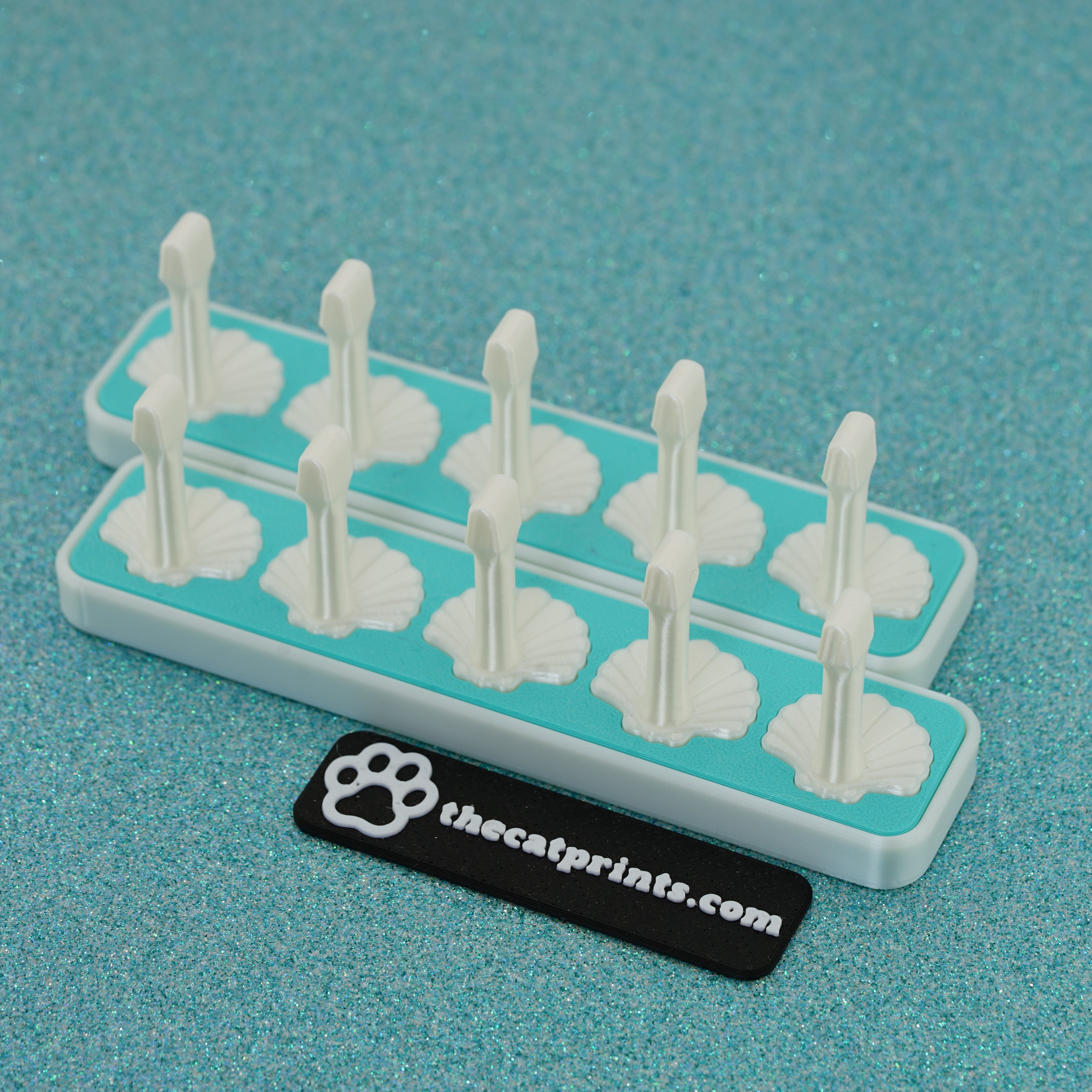 Seashells magnetic stands for press-on nails!