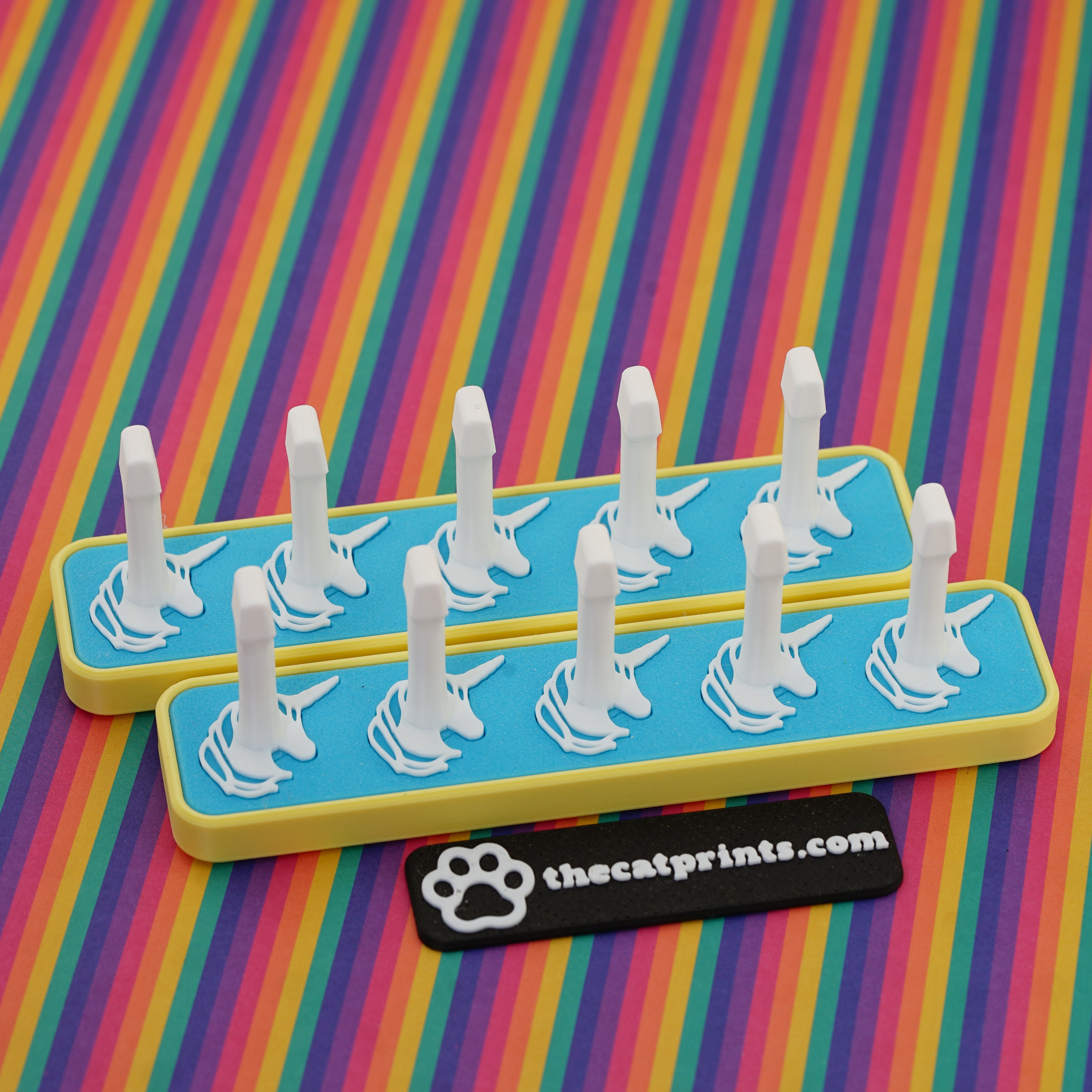 Unicorns magnetic stands for press-on nails!