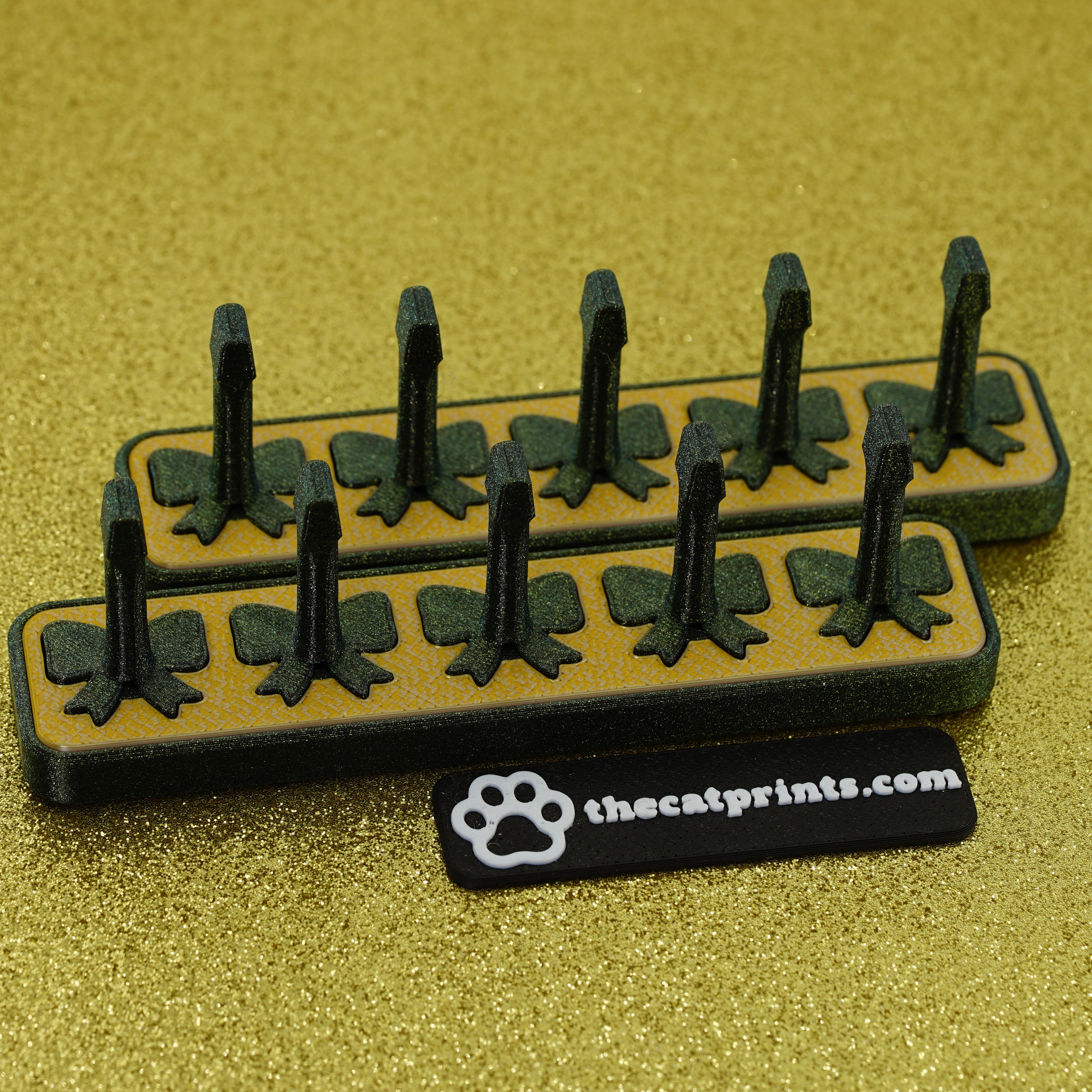 Bows magnetic stands for press-on nails!