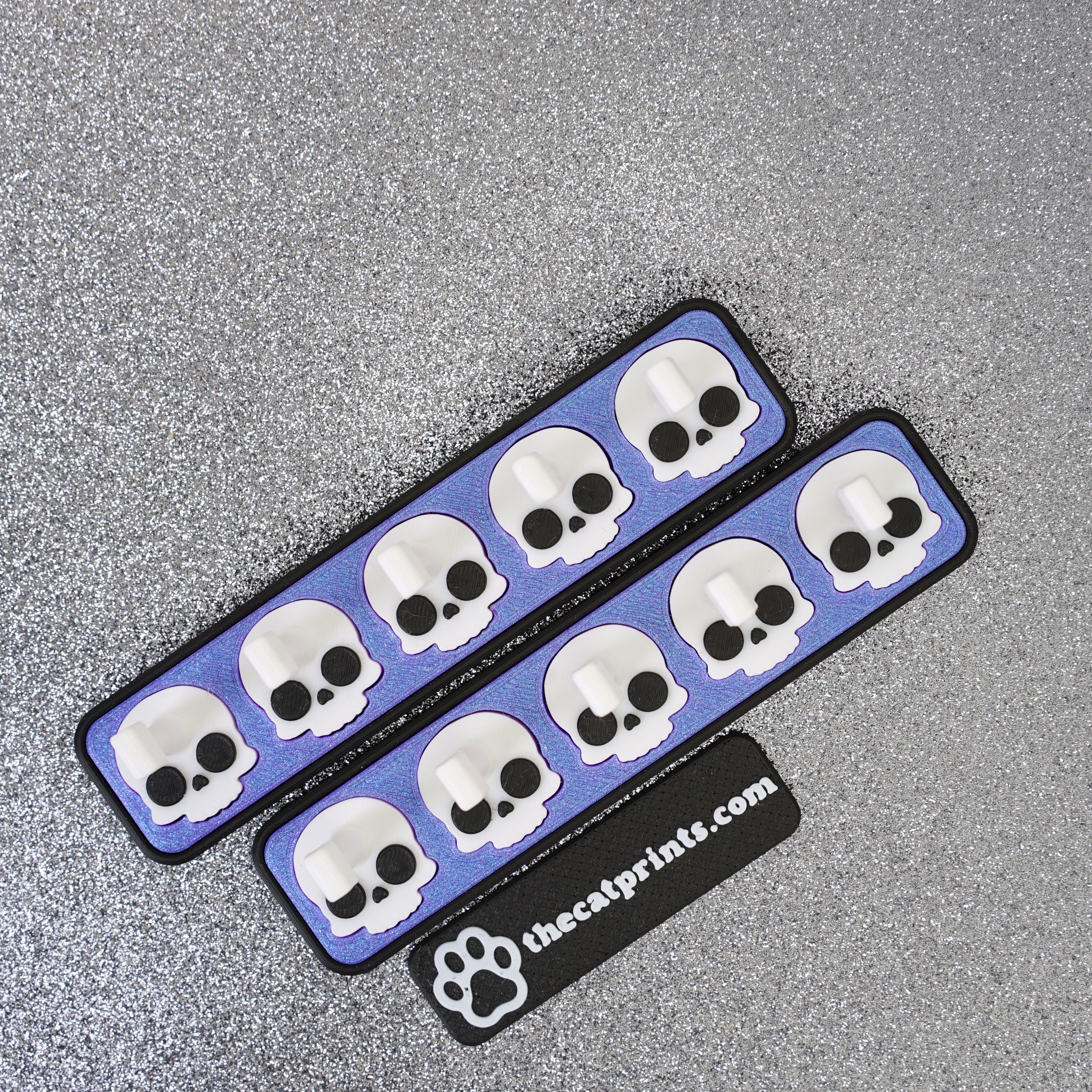 Skulls magnetic stands for press-on nails!