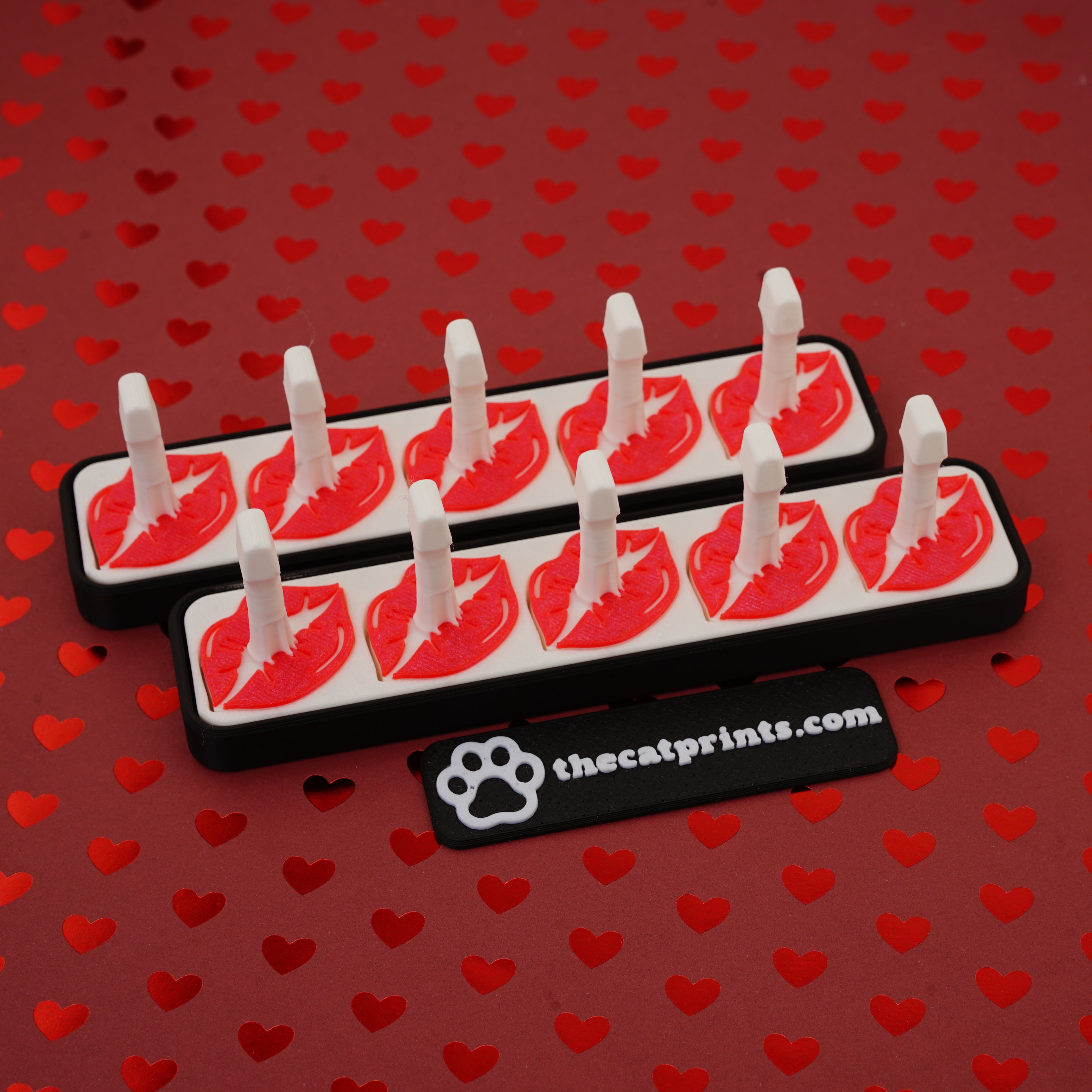 Kisses magnetic stands for press-on nails!