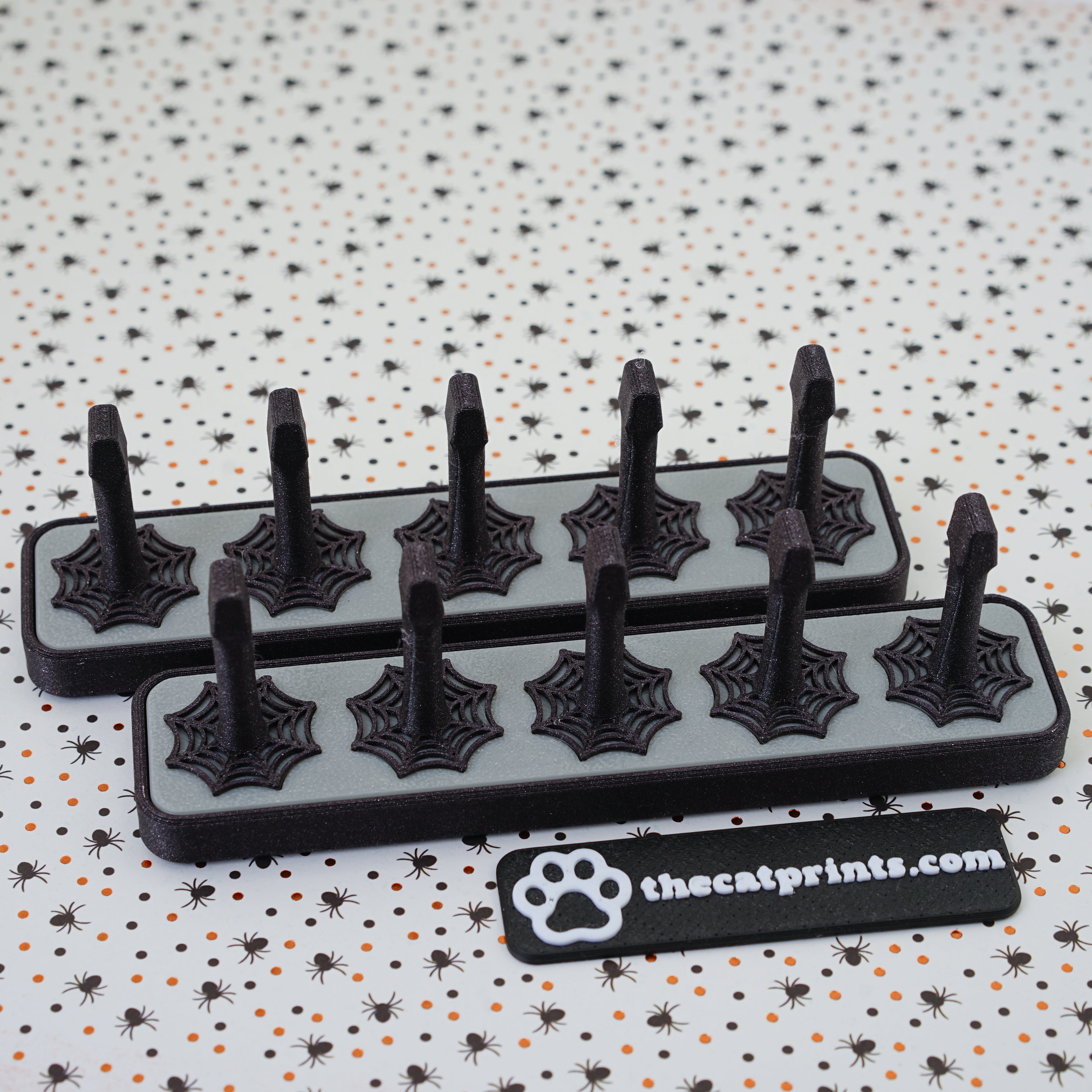 Spiderwebs magnetic stands for press-on nails!