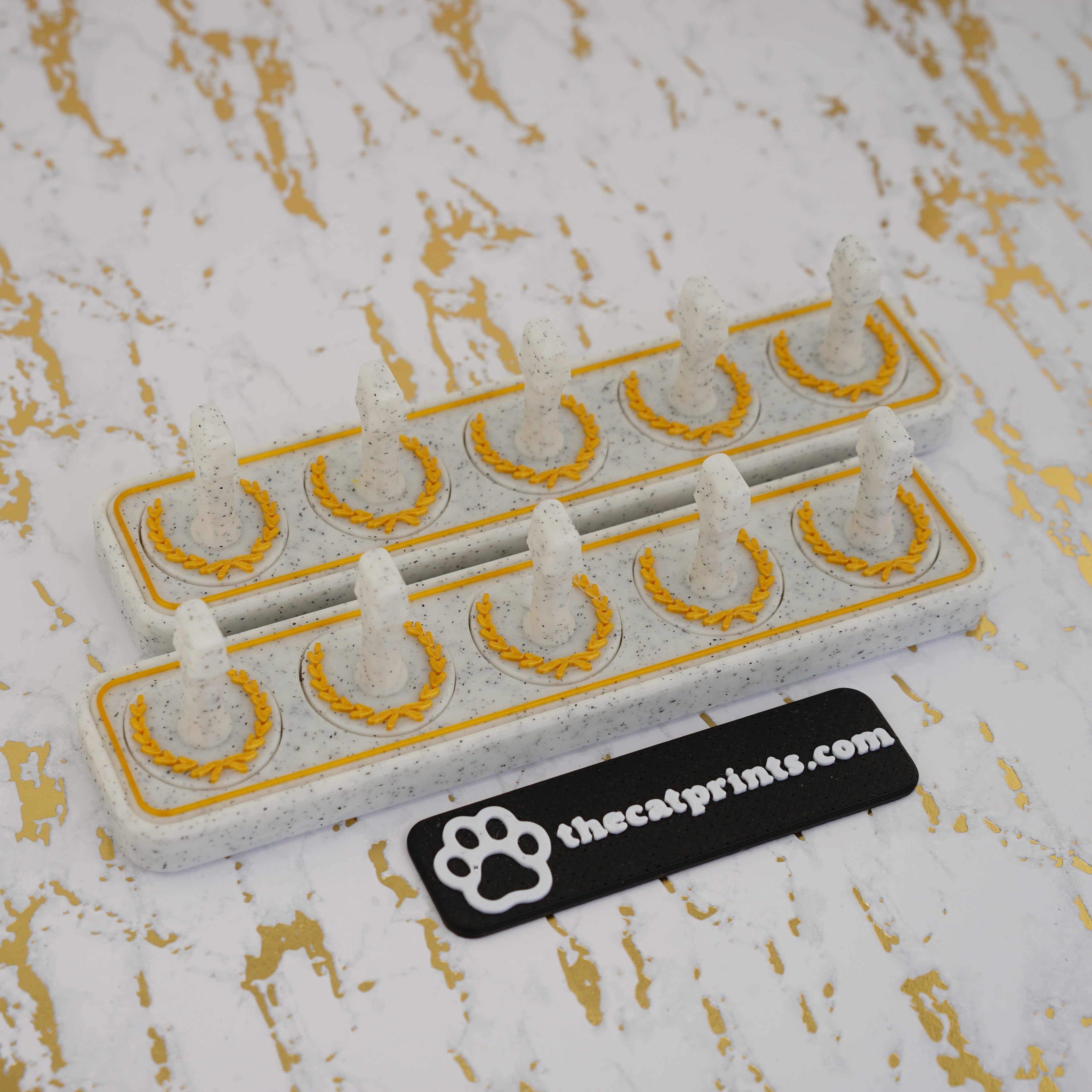 Laurels magnetic stands for press-on nails!