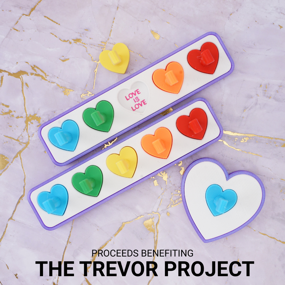 LOVE IS LOVE magnetic stands with heart singlet for press-on nails!