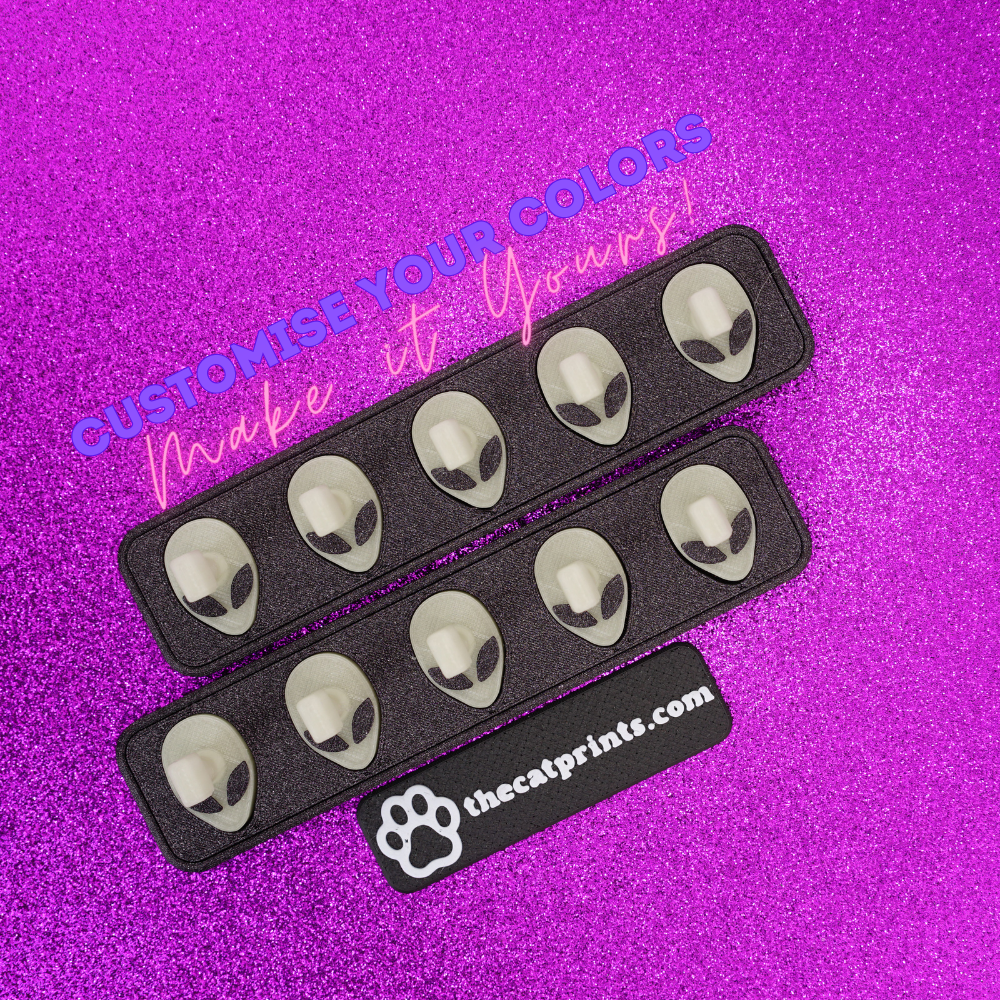 Aliens magnetic stands for press-on nails!